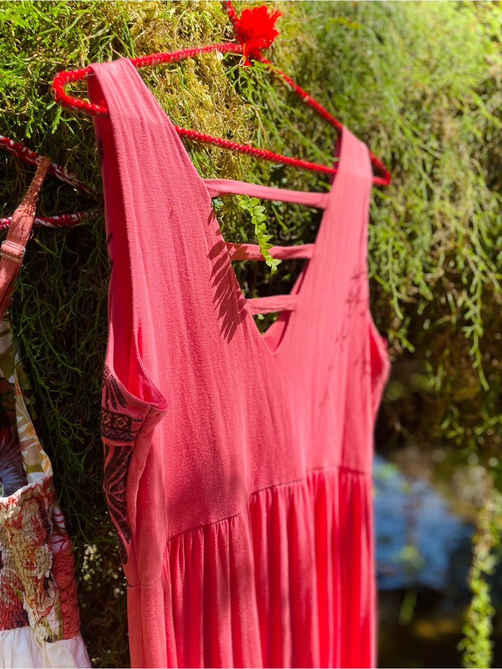 SPENSE | M | Coral Embroidered V-Neck Strappy Back Flowy Boho Maxi Dress